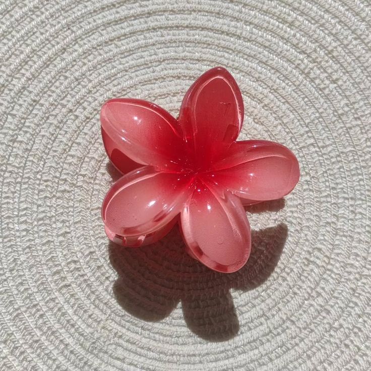 ❤️ Scarlet Petal Flower Claw Clip – (Large Size)