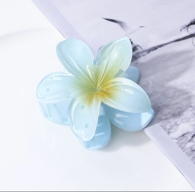 💙 Sky Bloom Flower Claw Clip –(Large Size)