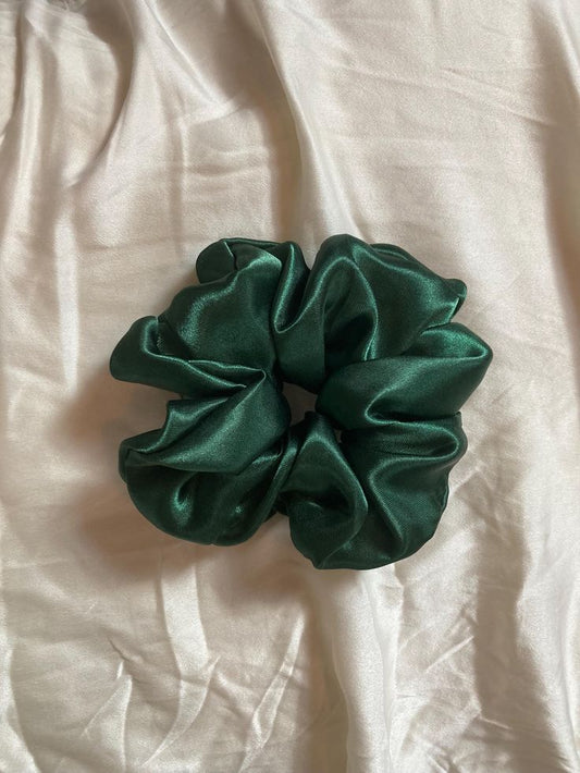 🌲 Dark Green Satin Scrunchie