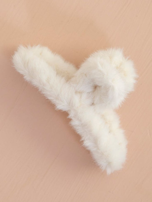 Ivory cloud fluffy hair clip 🤍☁️.